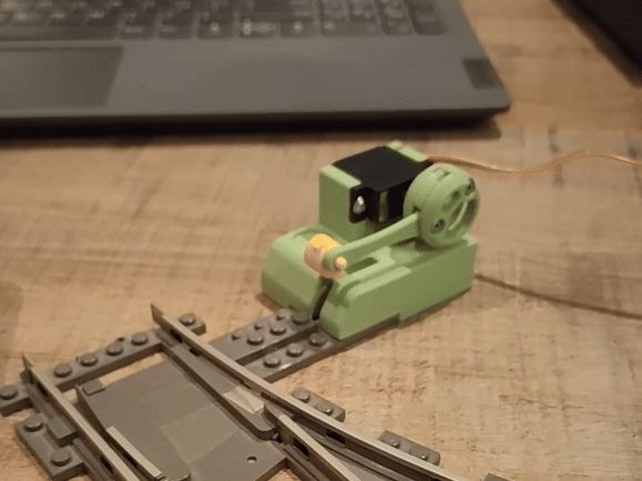 Cyberbrick Remote Train Switch (Brick&Duplo)