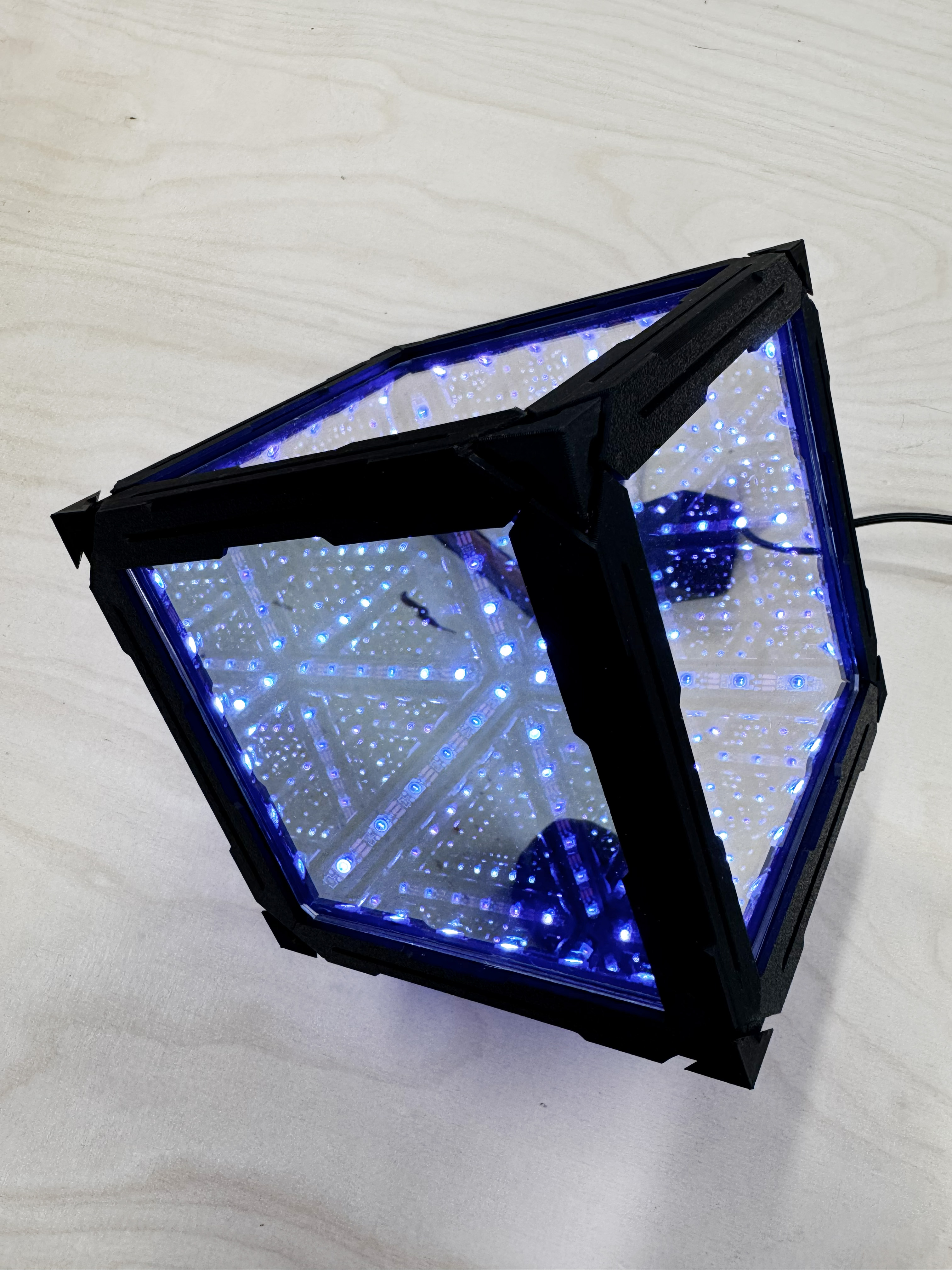 Miniatura 1 do modelo 3D Sound-Reactive LED Infinity Cube