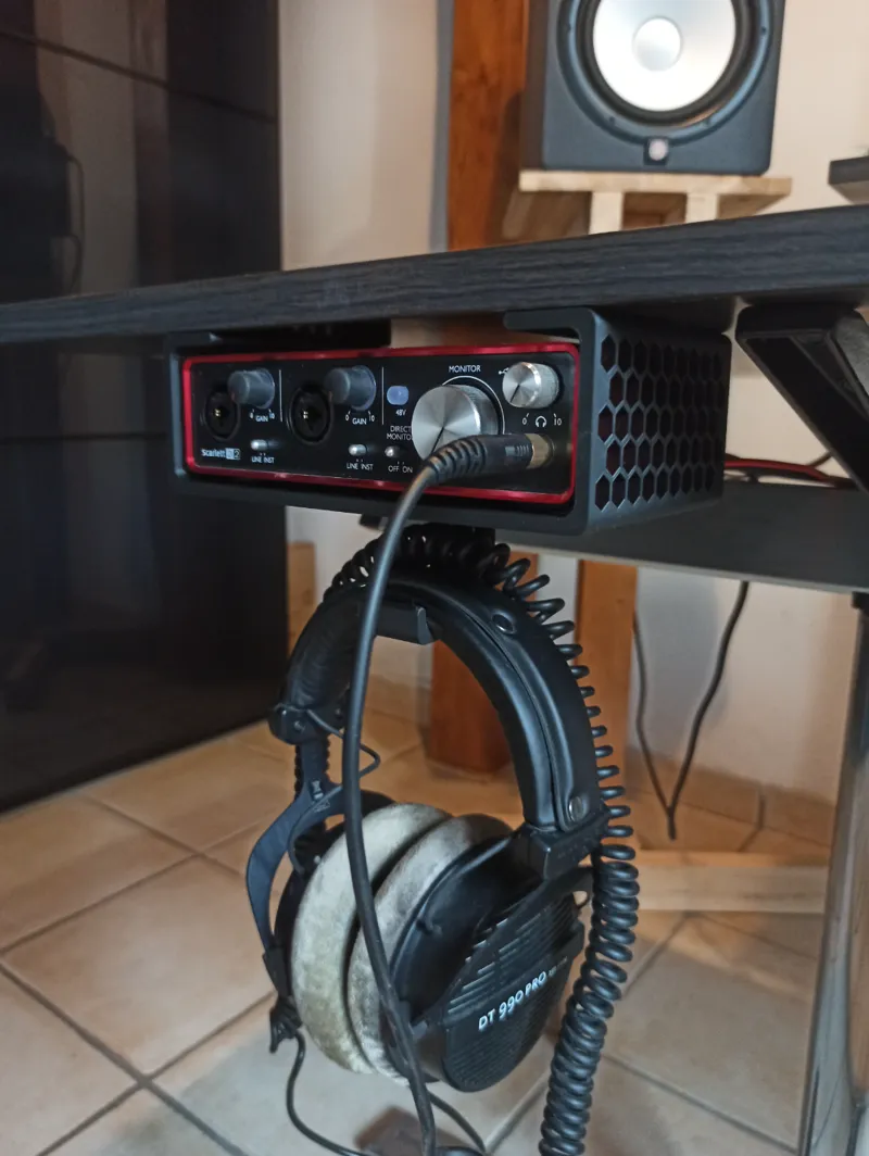 Under Desk Stand for Focusrite Scarlett 2i2