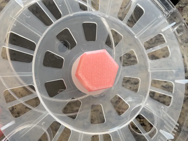 Salad spinner basket lid knob