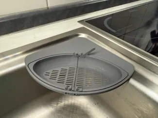 Magnetische Spülbecken-Abtropfschale klappbar