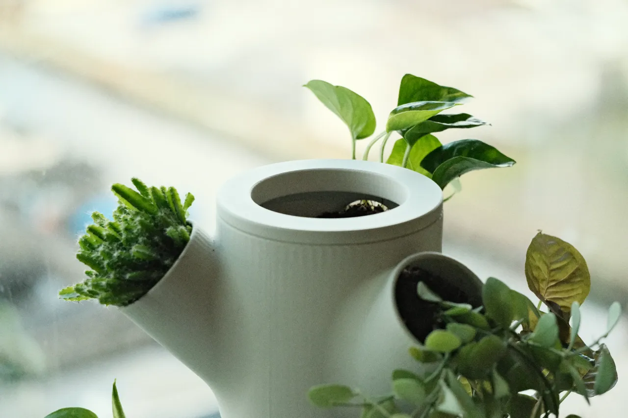 Modular vertical plant system view 4