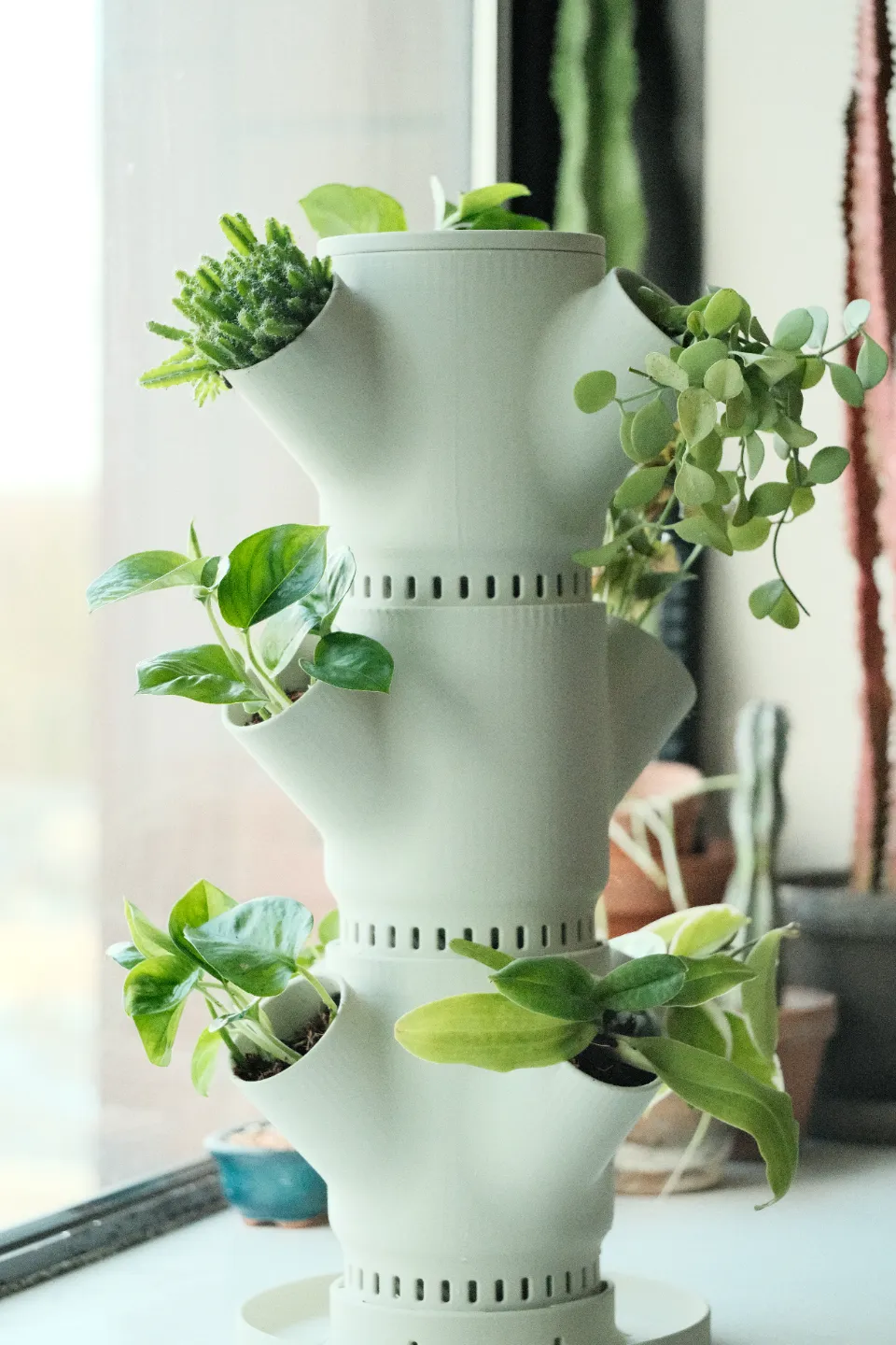 Modular vertical plant system view 2
