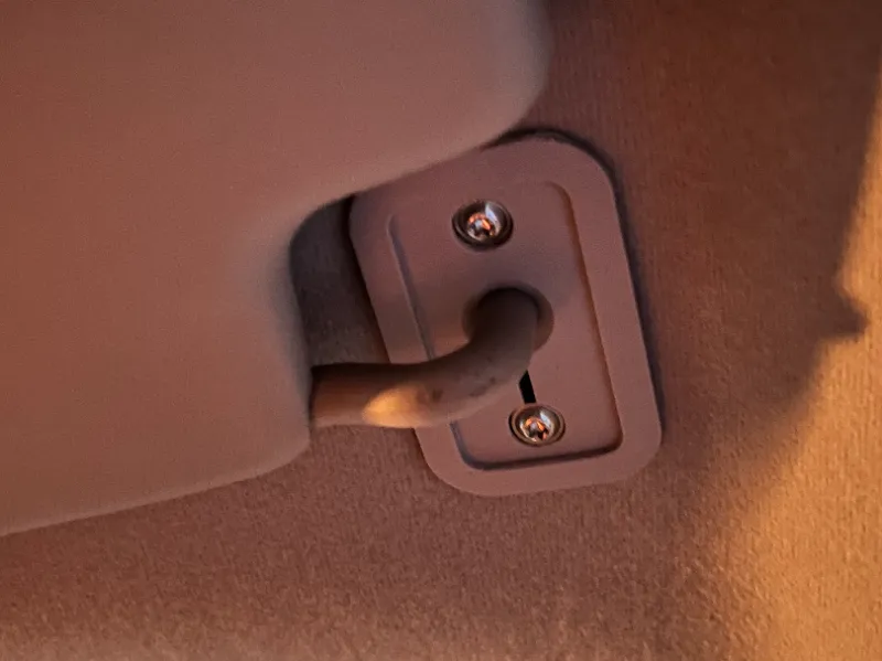 Ford Transit Sunvisor fixing element