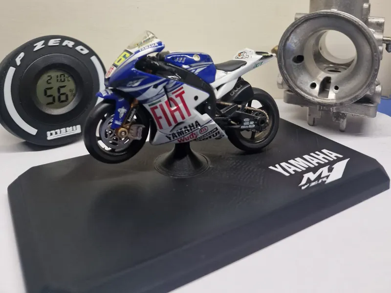 STAND YAMAHA M1 VALENTINO ROSSI 46