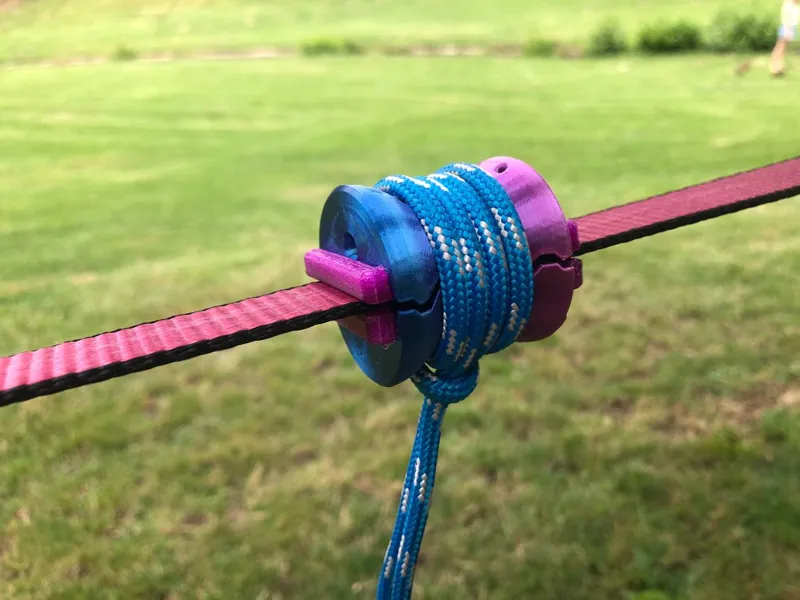 Line grip hammock to slackline
