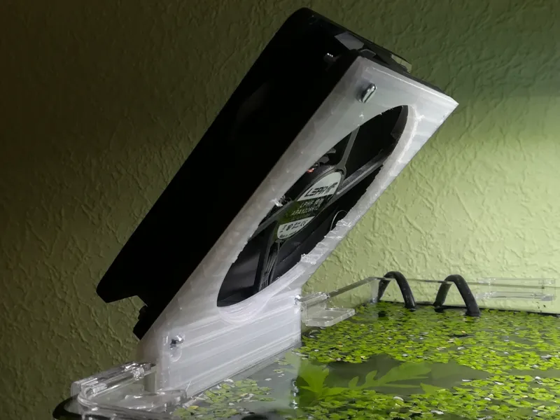 Fan holder for aquarium chiller