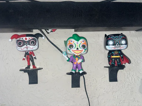 Support mural pour figurine Funko Pop déballée