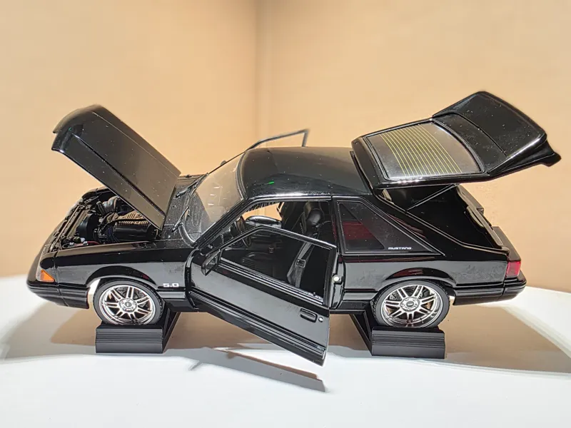1:18 Diecast Model Car Stand - Sideways Style