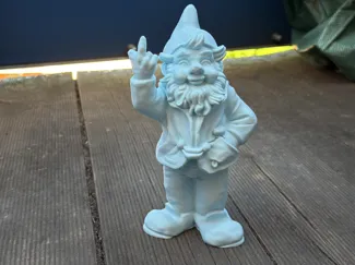 Gartenzwerg mit Mittelfinger ( 6 Finger )