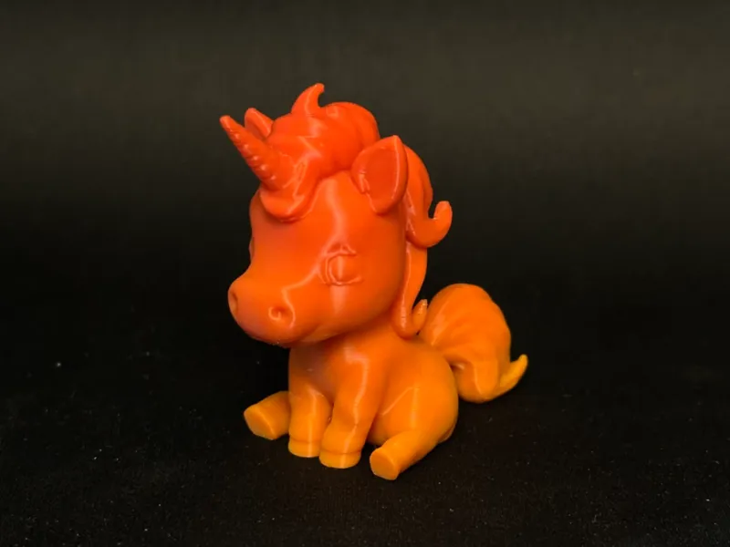 Chibi Unicorn sitzend