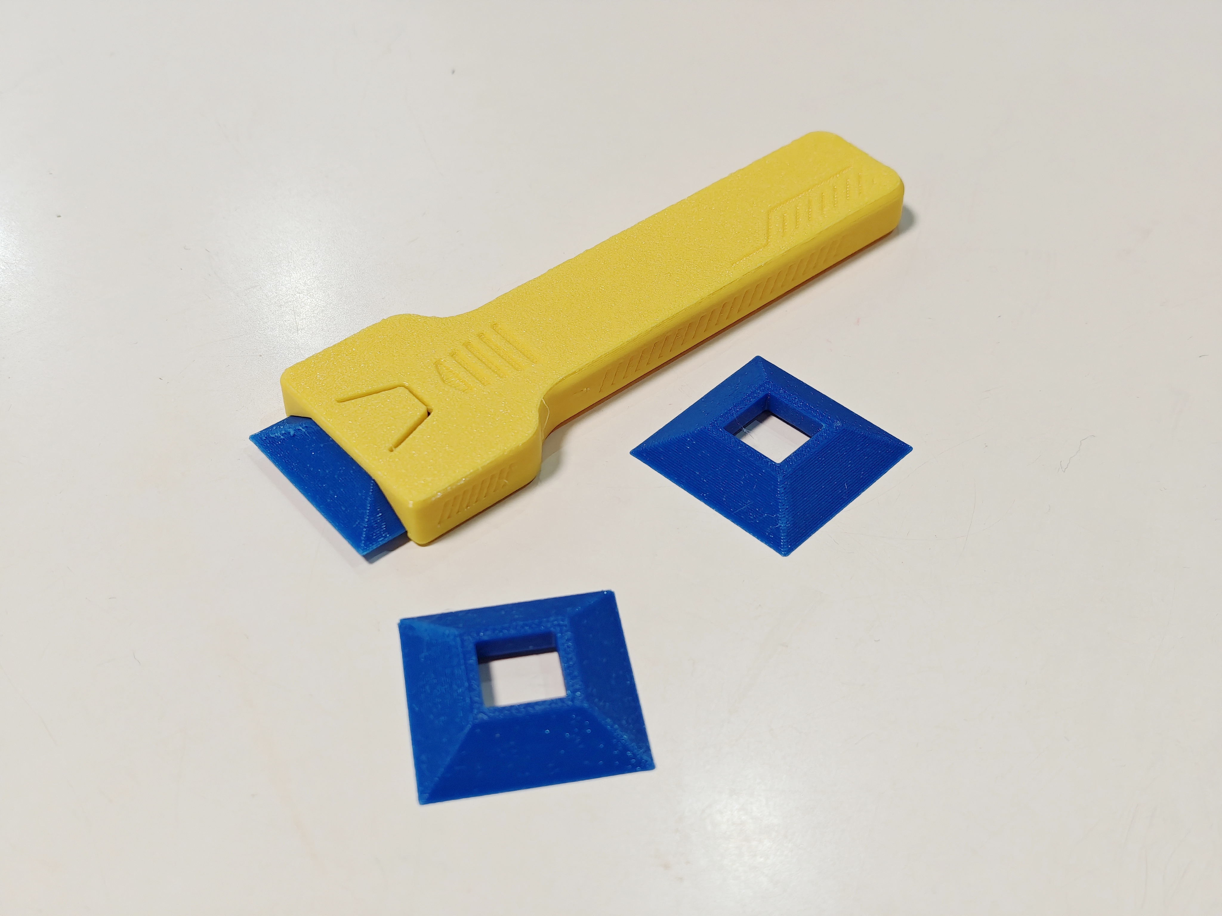 Miniatura 1 do modelo 3D 多功能四面热床铲刀 刮刀 可替换刀片