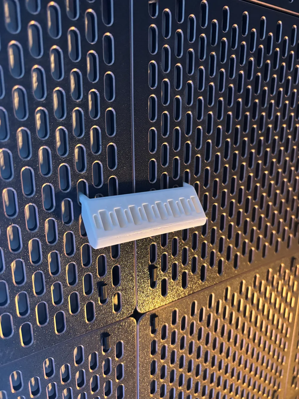 Support USB Skadis - Modèle d'Impression 3D Gratuit - MakerWorld