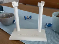 Beckenständer mit Schriftzug "Hebammenstudium"