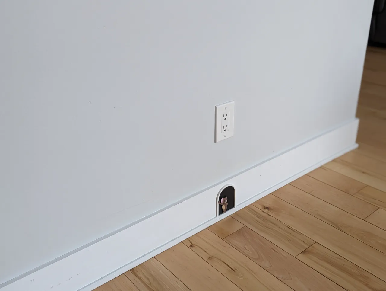 Tom and Jerry Decorative Wall Hole view 4
