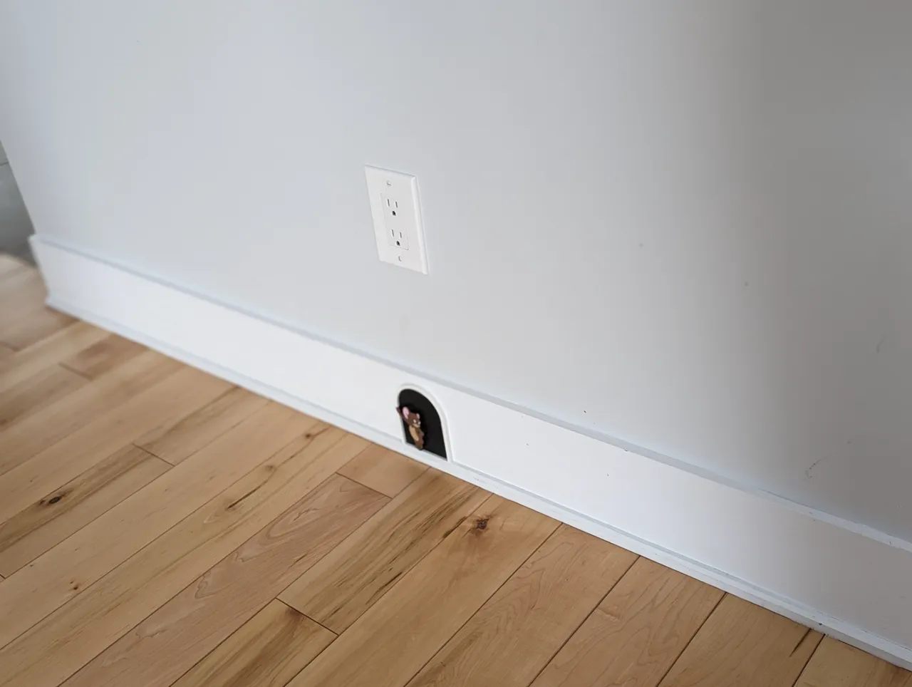 Tom and Jerry Decorative Wall Hole view 3