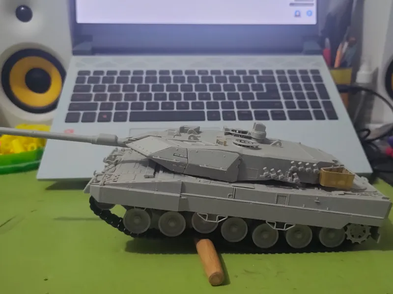 1/35 小号手 豹2A6 静改动波箱
