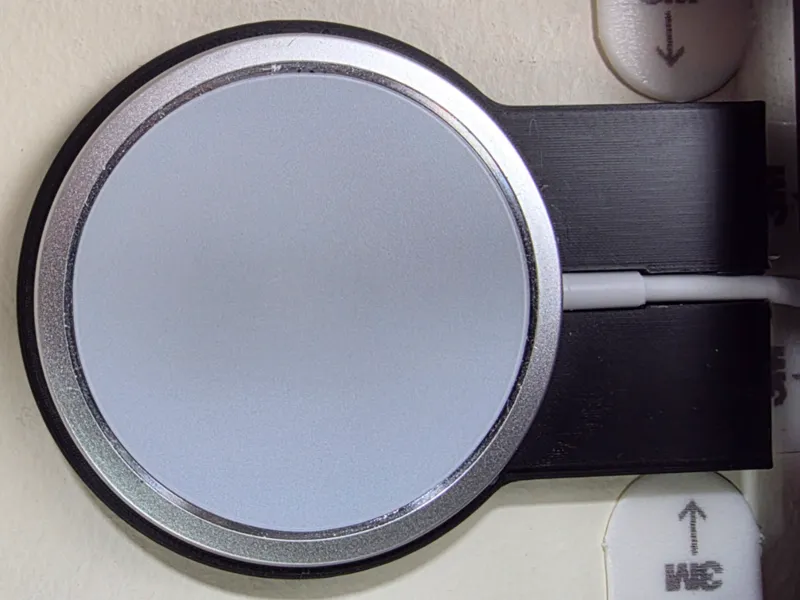 Wall mount - Magsafe phone charger-Command Strip 