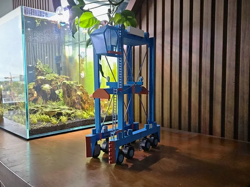 Strad Container Crane | Straddle Carrier