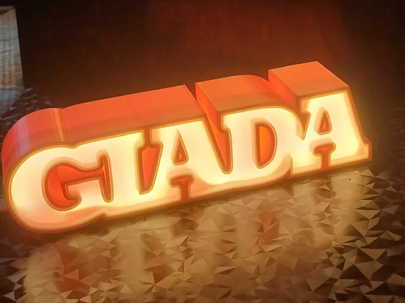 GIADA LIGHTBOX