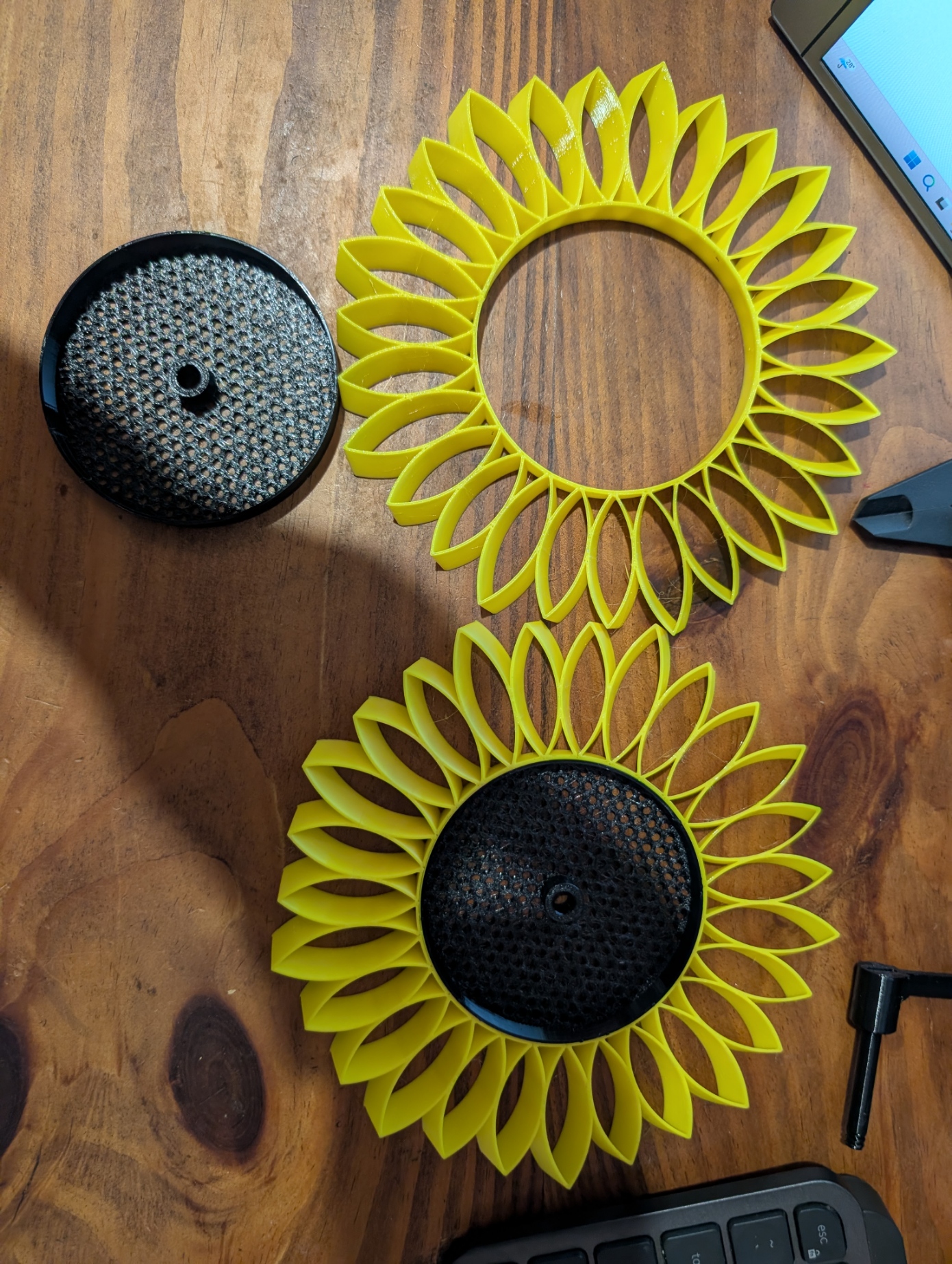 Miniatura 10 do modelo 3D Sunflower Windmill - Customizable System