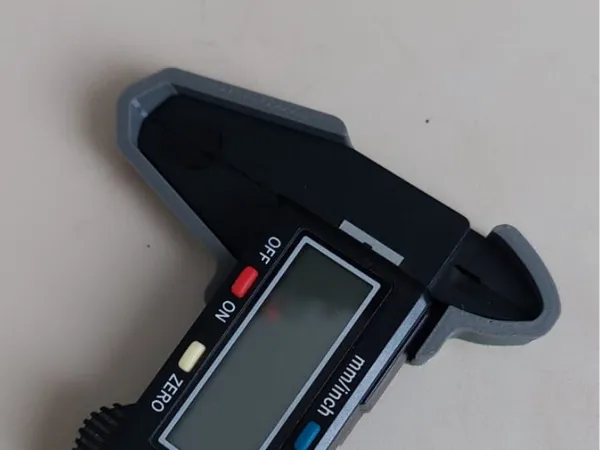 Étui protège-batterie pour pied à coulisse