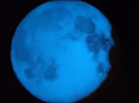 Pleine lune lumineuse phosphorescente détaillée — photo 2