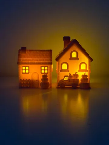 Accesorio de iluminación decorativa: Cozy Village Light – Set of Two House Lanterns — vista de referencia 3