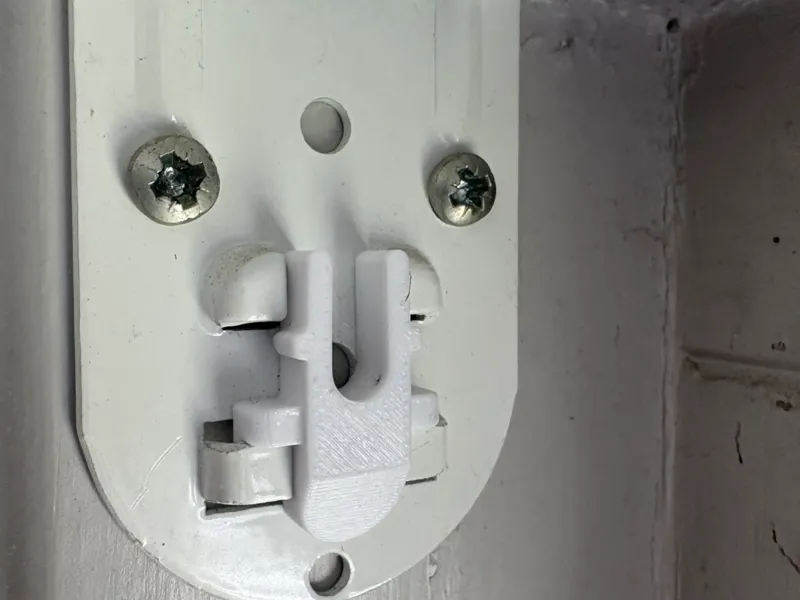 Roller blind bracket