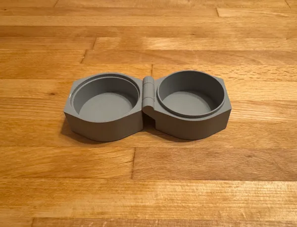 Boîte avec couvercle imprimée en place