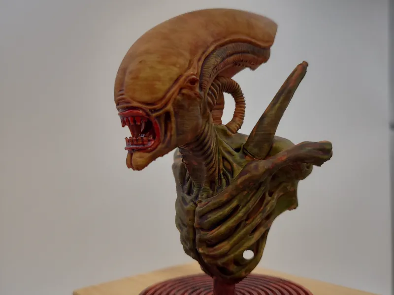 Alien wall 10
