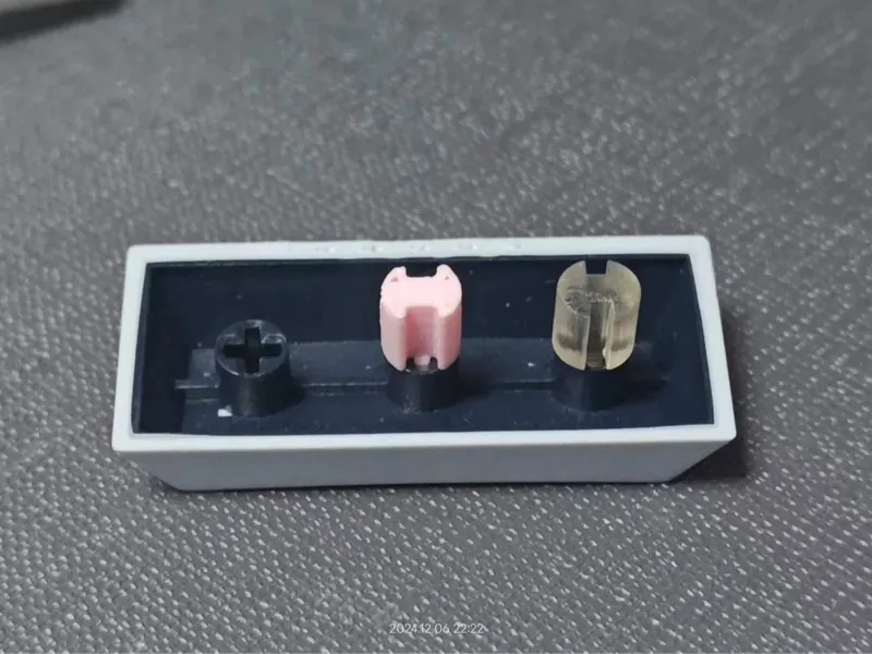 静电容轴转十字轴(键盘用品)，tb很贵很贵，仅需0.2g耗材，可以让你的静电容键盘使用十字轴键帽！