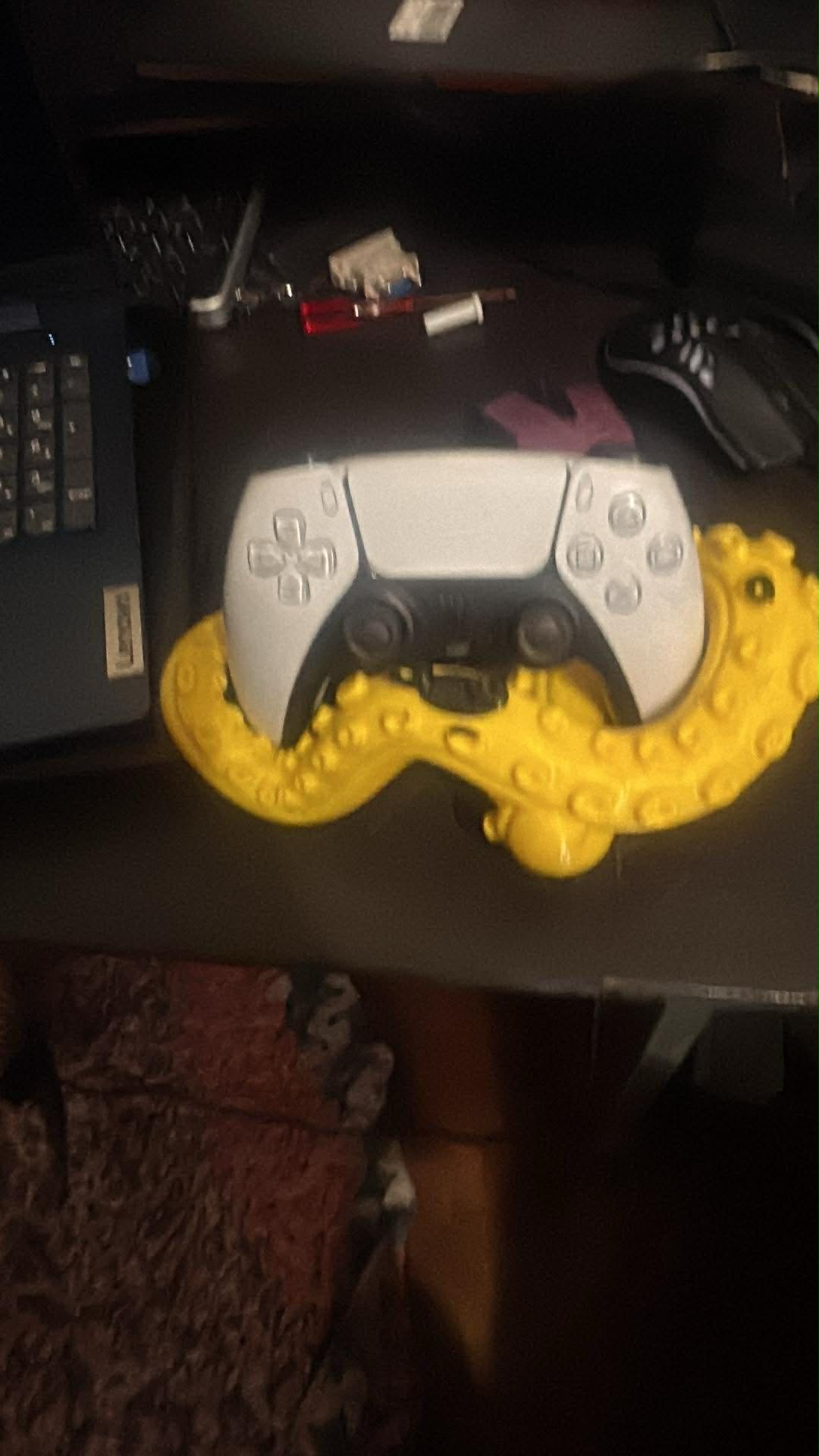 Miniatura 4 do modelo 3D octopus stand for controller ps5 ps4 switch pro