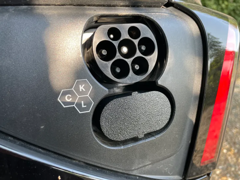 Tesla CCS Ladeport Schutz
