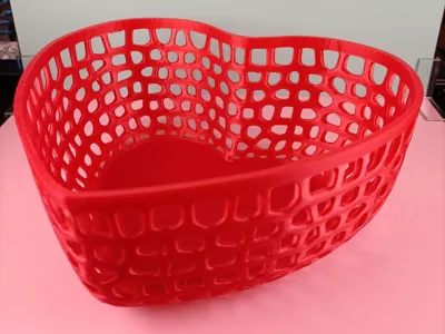 Heart-shaped voronoi vanity holder 