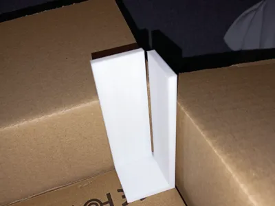 Corner bladeguard for cardboard boxes