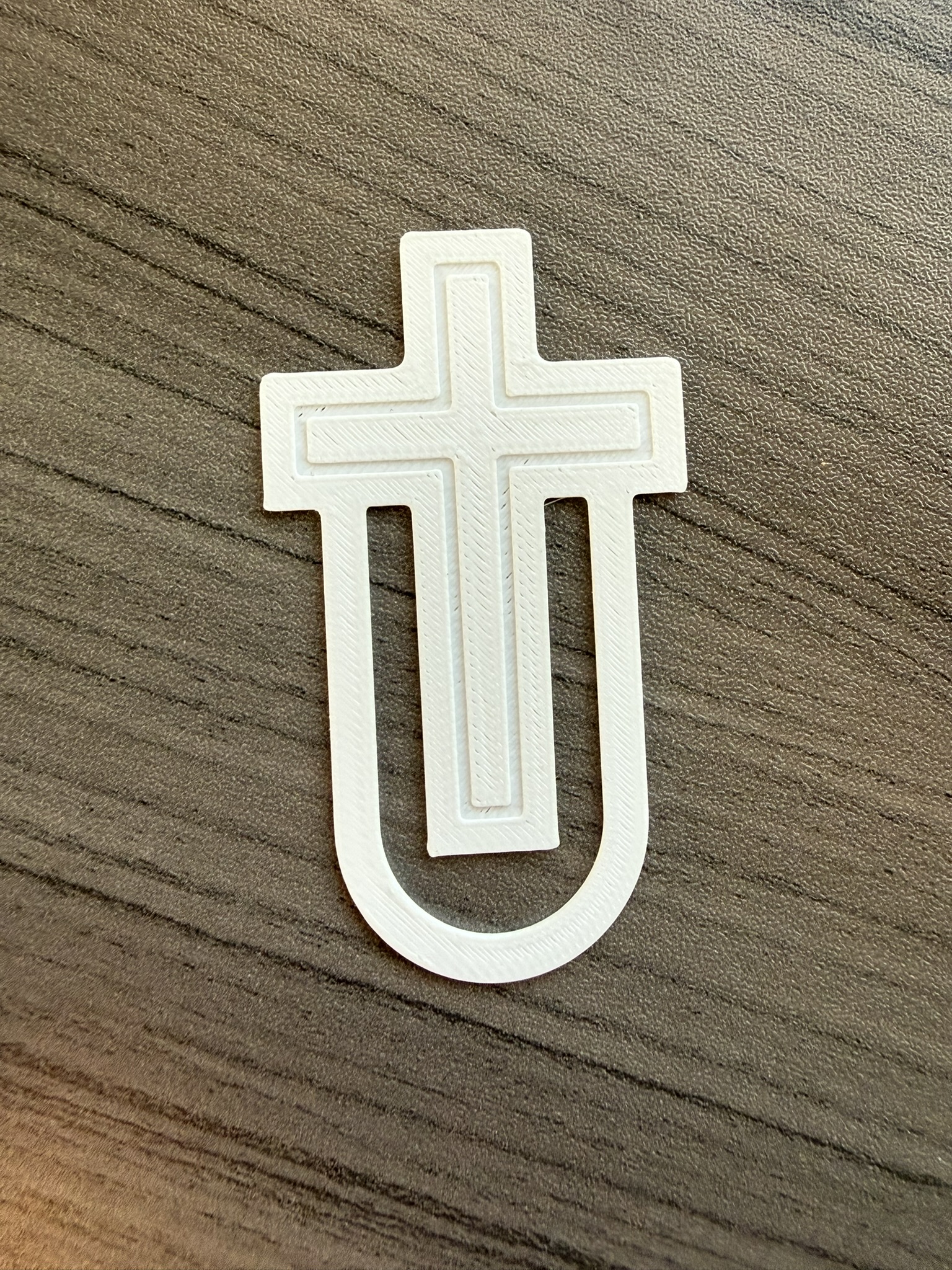 Miniatura 2 do modelo 3D Embossed Cross Bookmark Two Sided