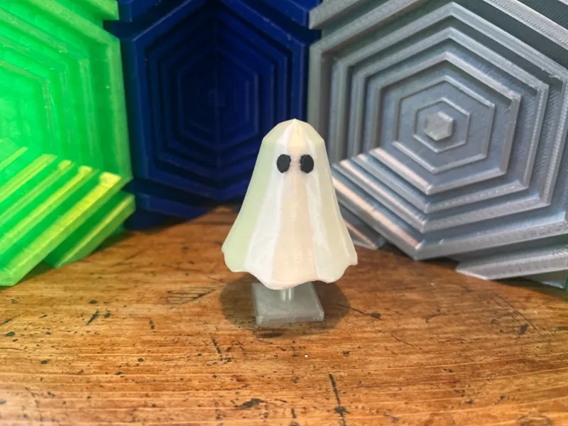 Simple low poly ghost with stand