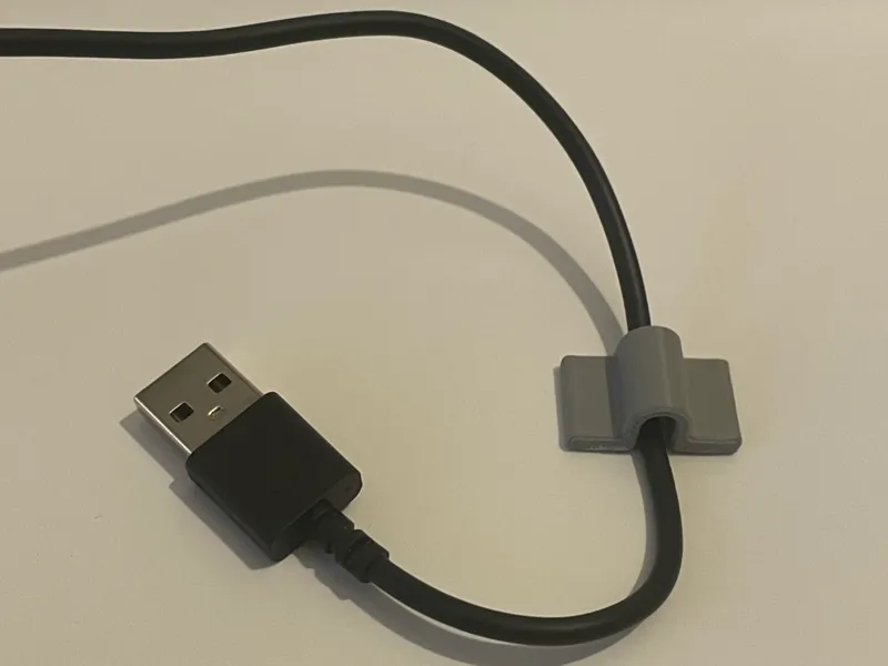 USB / Lightning / Charger Desk Cable Router