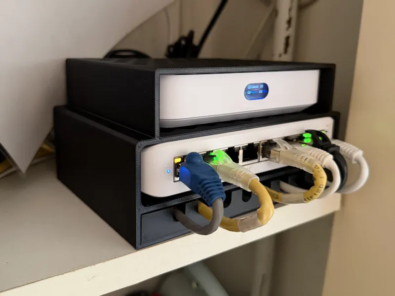 UniFi Cloud Gateway Ultra + Switch Lite 8p holder