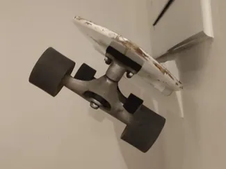 Super strong wall skate stand
