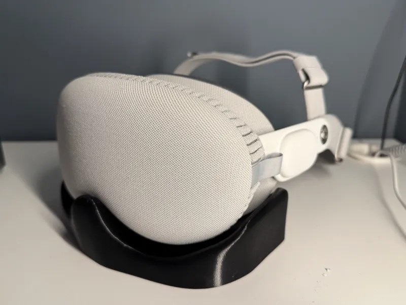 Apple Vision Pro Stand with lens cover