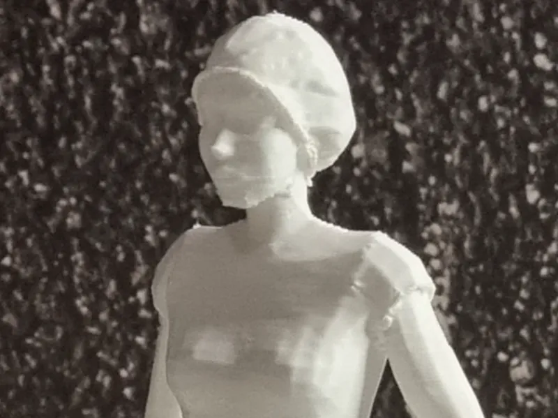 Figura mujer con ropa de trabajo
