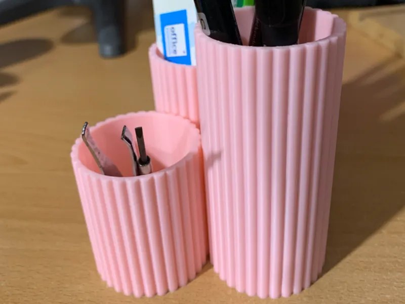 Pen holder glamour