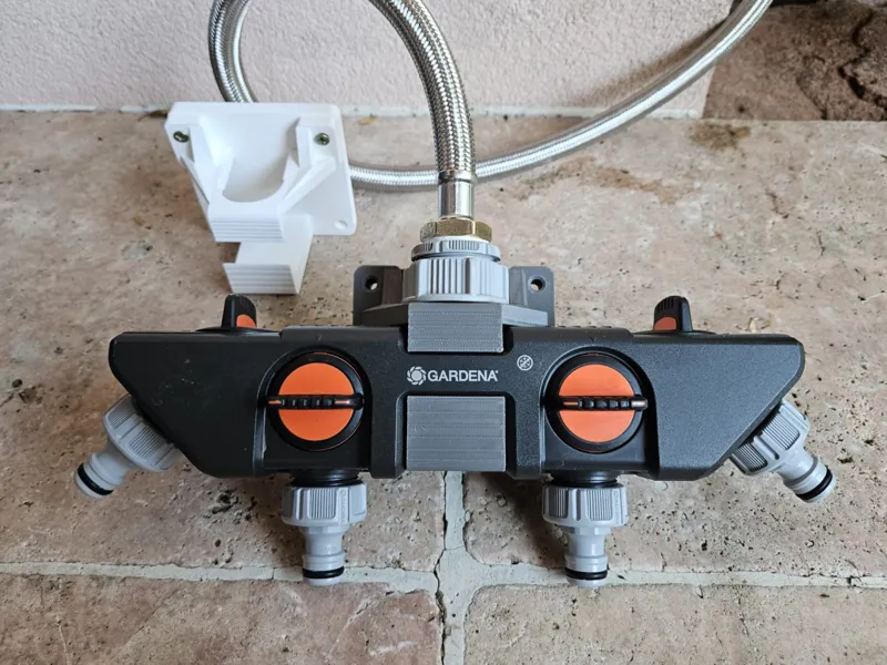 Wall Mount - GARDENA - 4-Way Water Distributor
