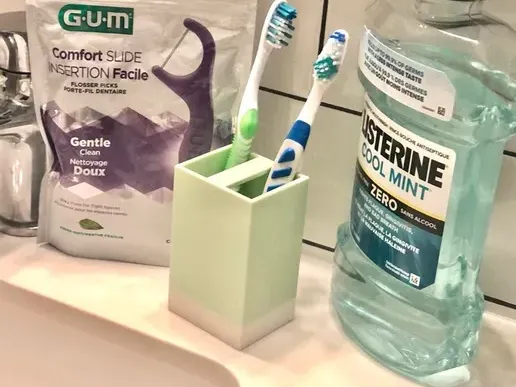 Toothbrush holder Two-part with removable bottom