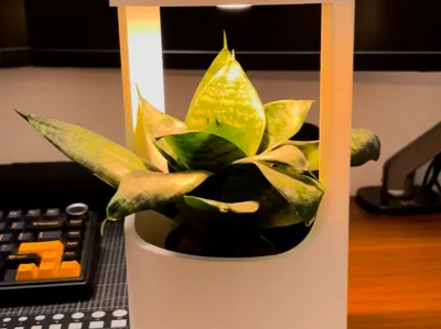 Minimalist Grow Light Planter