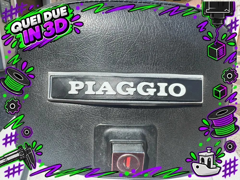 Caja o estuche: Vespa PX Piaggio Rear Top Box Badge. Referencia del modelo original.