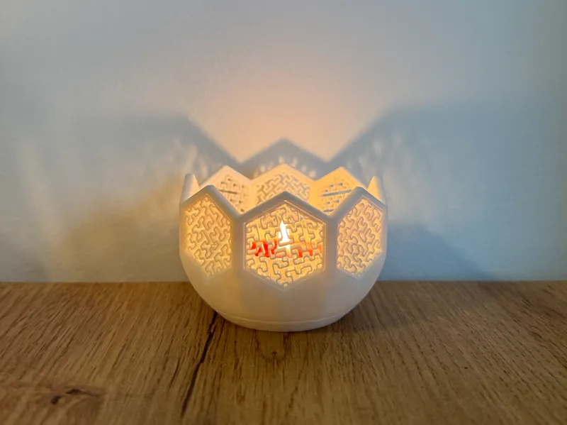 Tea light holder with infill patterns