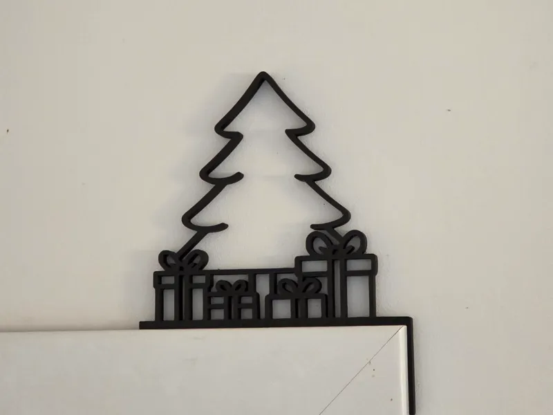 Türrahmen-Deko - Weihnachtsbaum mit Geschenken
